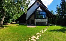 Planinska Kuca Sa Dvoristem